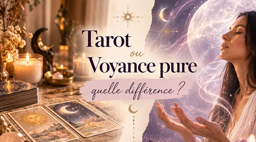 Léa lors d’une consultation de voyance, avec un jeu de cartes posé à proximité pour illustrer la complémentarité entre ses ressentis et le tarot.